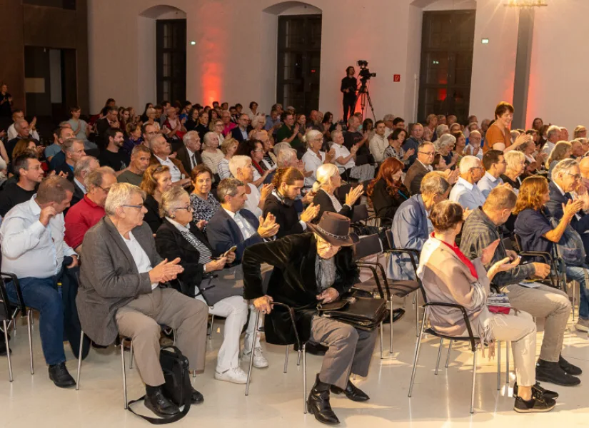 Aula der Wissenschaften. Voller Zuschauerraum.